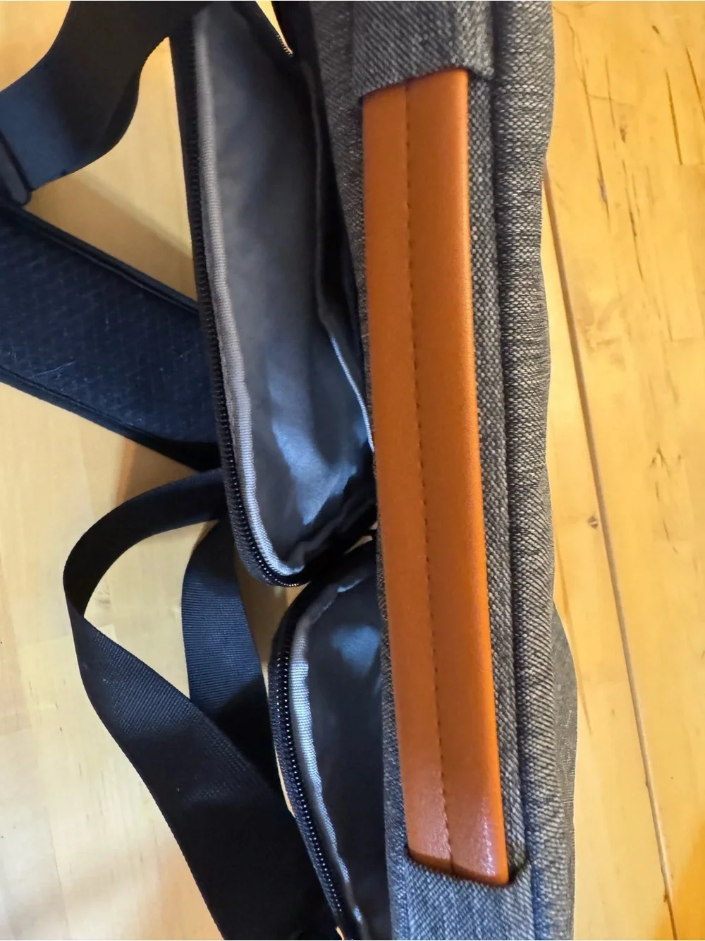 TOM TOC  Grey Laptop Bag with Multiple Front Pockets very nice Excellent conditi
